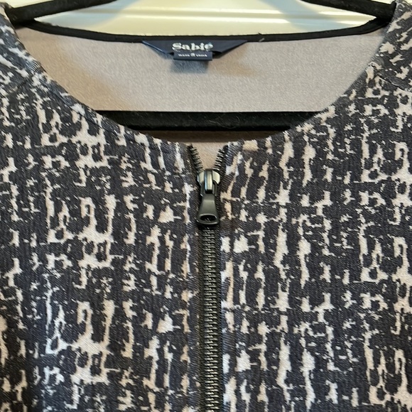 Like new Sabie Black texture print zip front bomber jacket - Picture 3 of 8